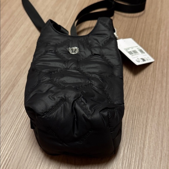 New Lululemon Quilty Pleasures Phone Crossbody - Picture 3 of 9